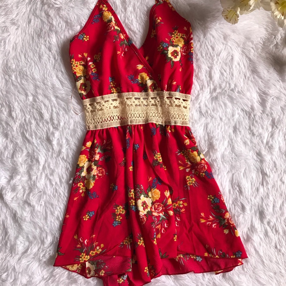 Miley + molly floral romper🍃